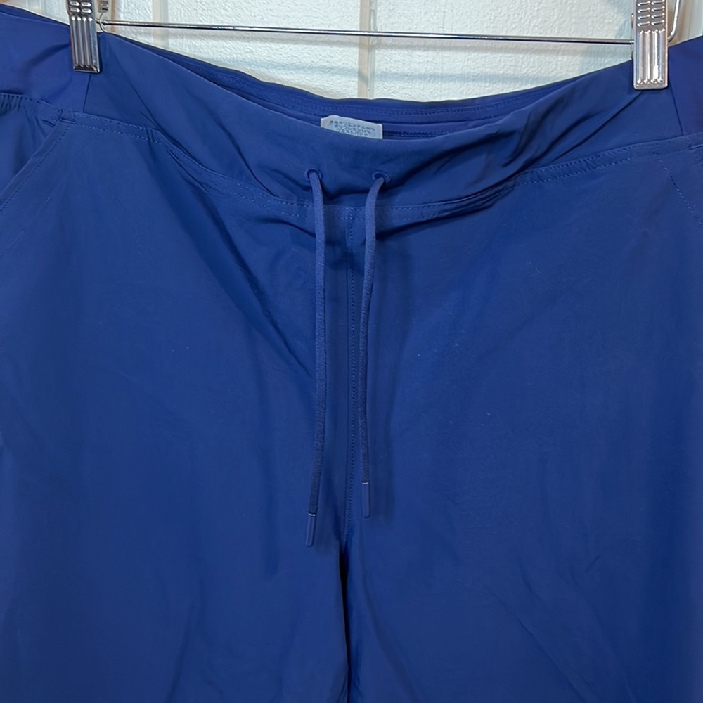 Lands End blue shorts for summer w pockets and drawstring - Picture 2 of 5